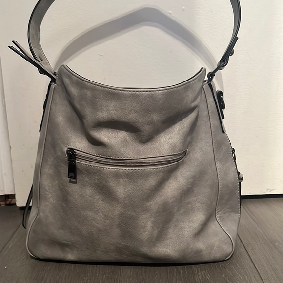 Silver, grey, slouch shoulder bag with 3 zipper compartments. - Picture 3 of 3